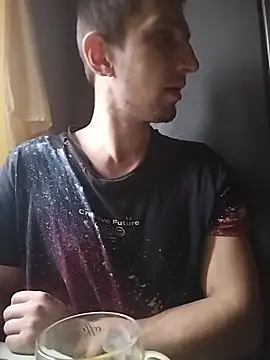 Snapshot of Alexilon chatting on 12.17.25 Alexilon online show from 12.17.25