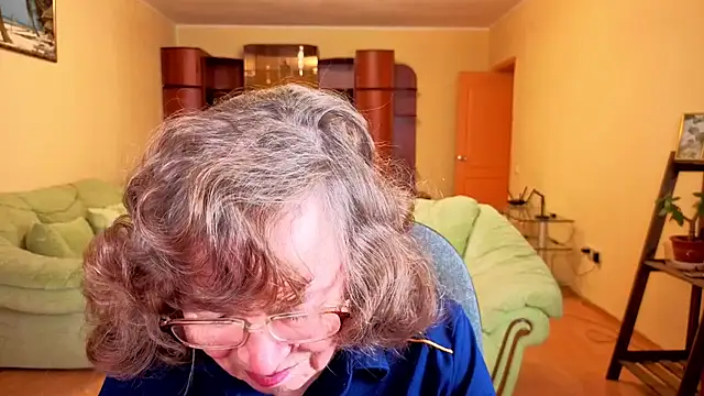 Betty Brick online show from 12.02.25