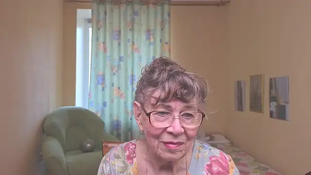 Betty Brick online show from 05.02.26
