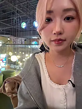 Snapshot of winter11 chatting on 04.04.26 winter11 online show from 04.04.26