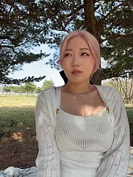 Snapshot of winter11 chatting on 04.15.26 winter11 online show from 04.15.26