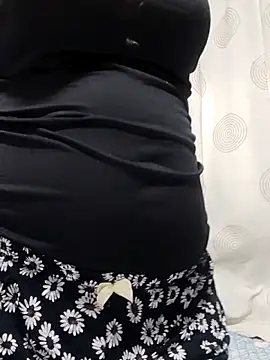 Snapshot of linakhalifa chatting on 10.19.25 linakhalifa online show from 10.19.25