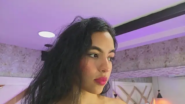 Snapshot of Saara_evans_ chatting on 09.25.25 Saara evans online show from 09.25.25