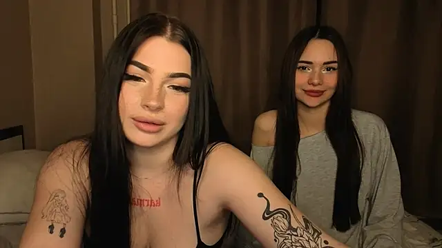 Snapshot of honey_____bunny chatting on 11.30.25 honey bunny online show from 11.30.25