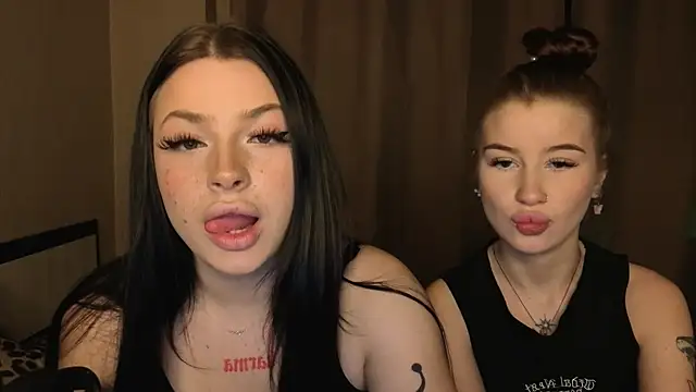 Snapshot of honey_____bunny chatting on 12.21.25 honey bunny online show from 12.21.25