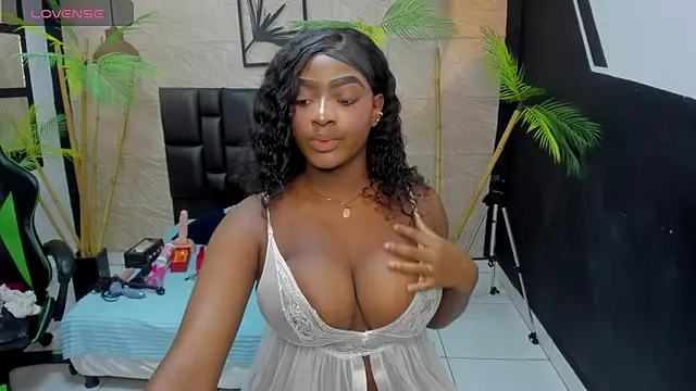 Snapshot of alana_bonny chatting on 04.15.26 alana bonny online show from 04.15.26