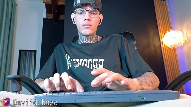david huge online show from 08.04.26