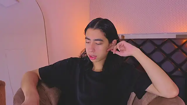 Snapshot of ryo_light chatting on 06.18.26 ryo light online show from 06.18.26