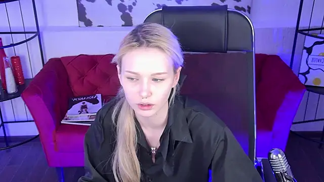 AvaDaviis online show from 02.25.26