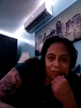 PrettyKittyMia online show from 10.11.25