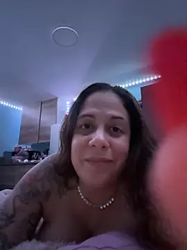 PrettyKittyMia online show from 12.22.25