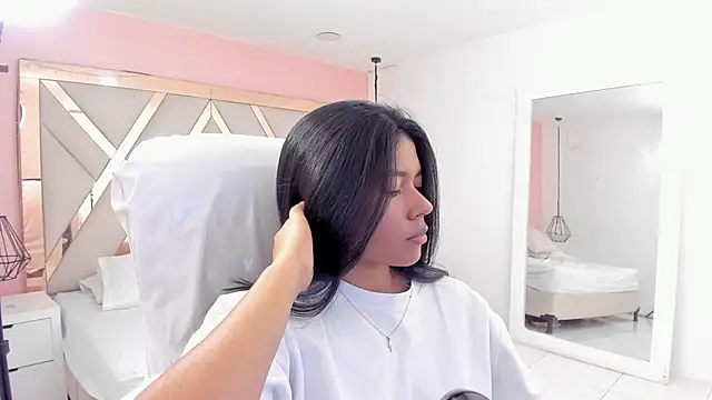 Snapshot of samantaa_shy chatting on 11.23.25 samantaa shy online show from 11.23.25