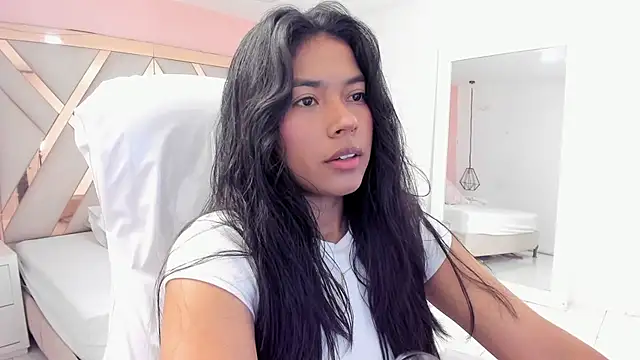 Snapshot of samantaa_shy chatting on 11.25.25 samantaa shy online show from 11.25.25