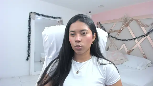 Snapshot of samantaa_shy chatting on 12.15.25 samantaa shy online show from 12.15.25