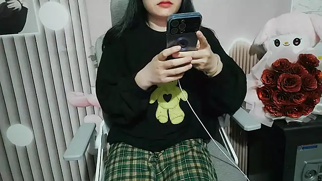 Snapshot of Emachiii chatting on 11.20.25 Emachiii online show from 11.20.25