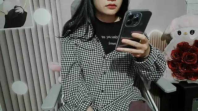 Snapshot of Emachiii chatting on 11.22.25 Emachiii online show from 11.22.25