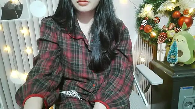 Snapshot of Emachiii chatting on 12.15.25 Emachiii online show from 12.15.25