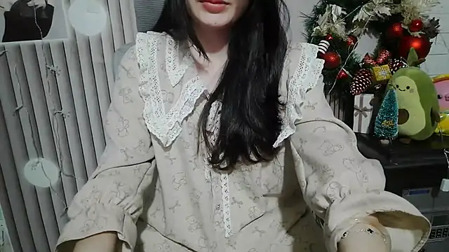 Snapshot of Emachiii chatting on 12.16.25 Emachiii online show from 12.16.25