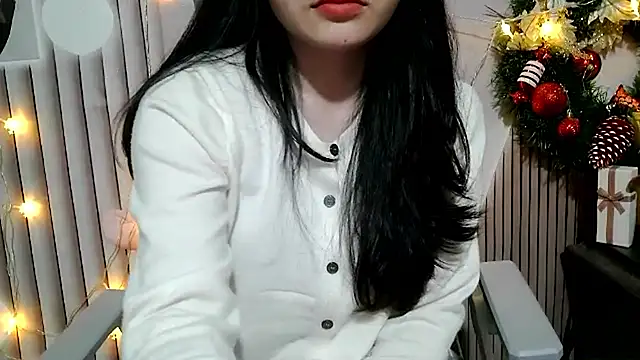 Snapshot of Emachiii chatting on 12.17.25 Emachiii online show from 12.17.25