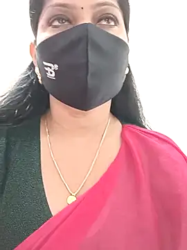 Snapshot of shivani27 chatting on 09.18.25 shivani27 online show from 09.18.25