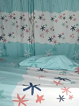 Snapshot of AntonelaMorriz chatting on 11.04.25 AntonelaMorriz online show from 11.04.25