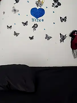 Snapshot of AntonelaMorriz chatting on 11.25.25 AntonelaMorriz online show from 11.25.25