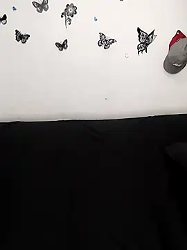 Snapshot of AntonelaMorriz chatting on 12.18.25 AntonelaMorriz online show from 12.18.25