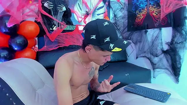 Snapshot of rhabena_boysex chatting on 10.29.25 rhabena boysex online show from 10.29.25