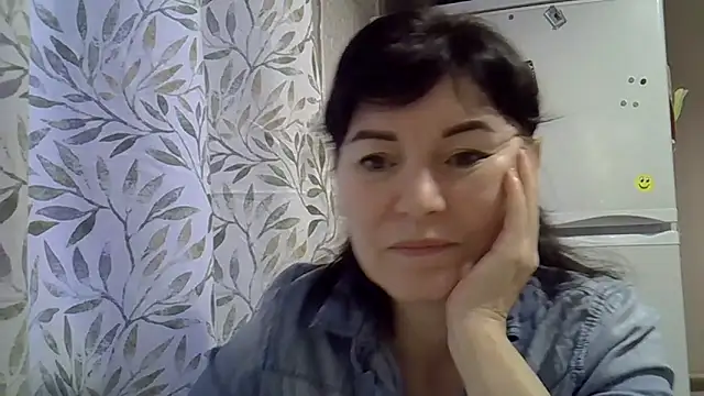 Krystal 82 online show from 12.17.25