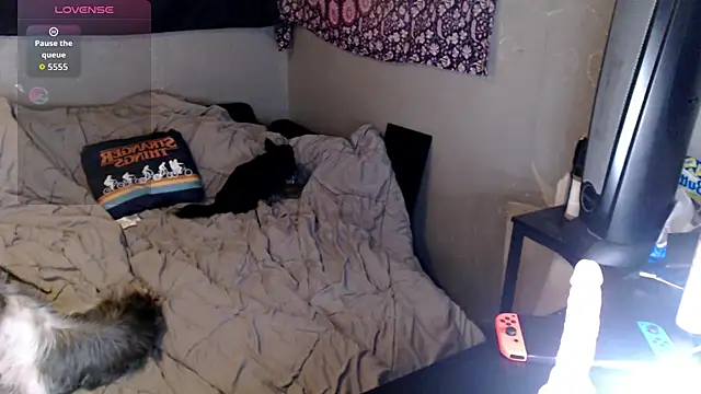 London Ray online show from 12.18.25