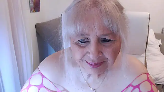 Snapshot of SusiLifeXXX chatting on 11.24.25 SusiLifeXXX online show from 11.24.25