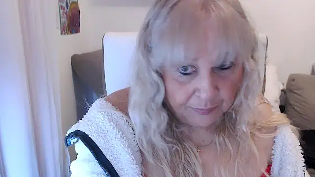 Snapshot of SusiLifeXXX chatting on 11.27.25 SusiLifeXXX online show from 11.27.25