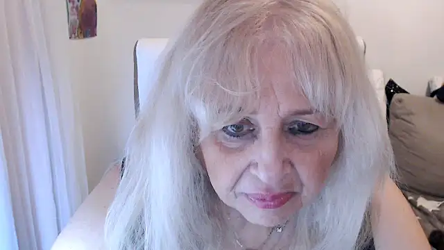 Snapshot of SusiLifeXXX chatting on 12.13.25 SusiLifeXXX online show from 12.13.25