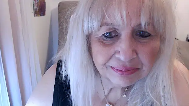 Snapshot of SusiLifeXXX chatting on 12.15.25 SusiLifeXXX online show from 12.15.25