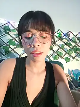 Snapshot of dolliette24 chatting on 05.17.26 dolliette24 online show from 05.17.26