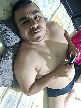 Snapshot of romiroom chatting on 10.22.25 romiroom online show from 10.22.25