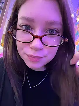 Snapshot of lucy-joy chatting on 03.04.26 lucy-joy online show from 03.04.26