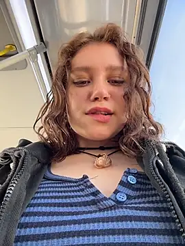 Snapshot of lucy-joy chatting on 03.18.26 lucy-joy online show from 03.18.26