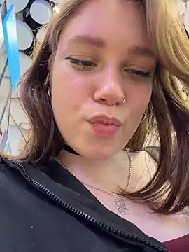 Snapshot of lucy-joy chatting on 06.19.26 lucy-joy online show from 06.19.26