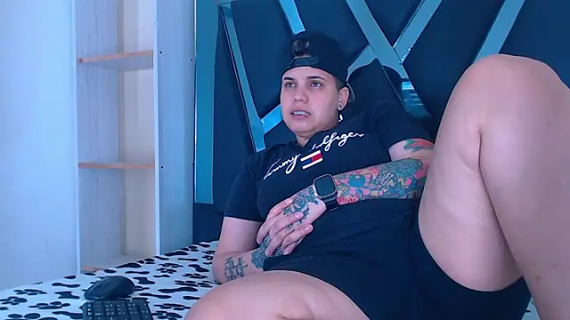 Snapshot of karla_sexy21 chatting on 10.31.25 karla sexy21 online show from 10.31.25