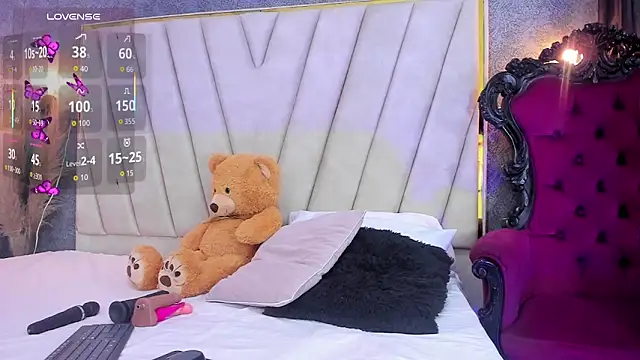 Snapshot of AmyStar1 chatting on 10.09.25 AmyStar1 online show from 10.09.25