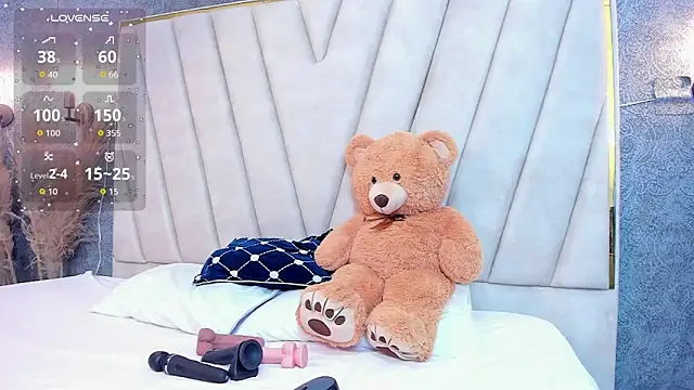 Snapshot of AmyStar1 chatting on 11.22.25 AmyStar1 online show from 11.22.25