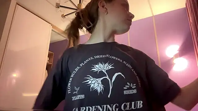 Snapshot of LinaMoonBlessed chatting on 03.22.26 LinaMoonBlessed online show from 03.22.26