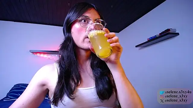 Snapshot of selene_s3x chatting on 09.29.25 selene s3x online show from 09.29.25