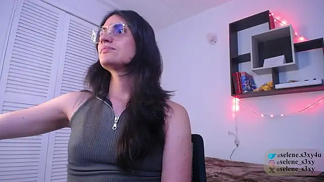 Snapshot of selene_s3x chatting on 12.20.25 selene s3x online show from 12.20.25