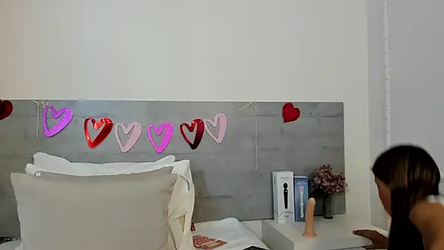 sunnyWhitee online show from 02.12.26