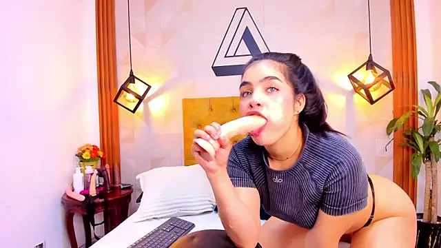 Snapshot of violet_sweet19 chatting on 11.14.25 violet sweet19 online show from 11.14.25