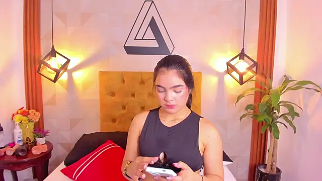 Snapshot of violet_sweet19 chatting on 04.13.26 violet sweet19 online show from 04.13.26