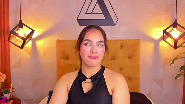 Snapshot of violet_sweet19 chatting on 04.29.26 violet sweet19 online show from 04.29.26