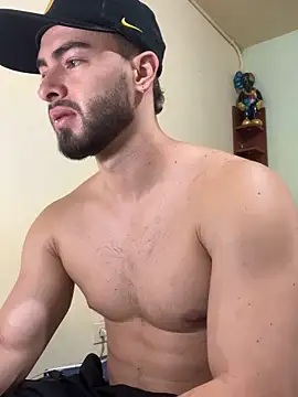 Snapshot of MaxDell chatting on 11.30.25 MaxDell online show from 11.30.25